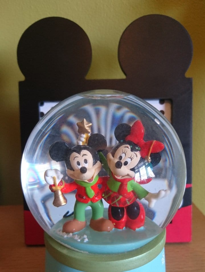 disney minnie and mickey mouse snow globe